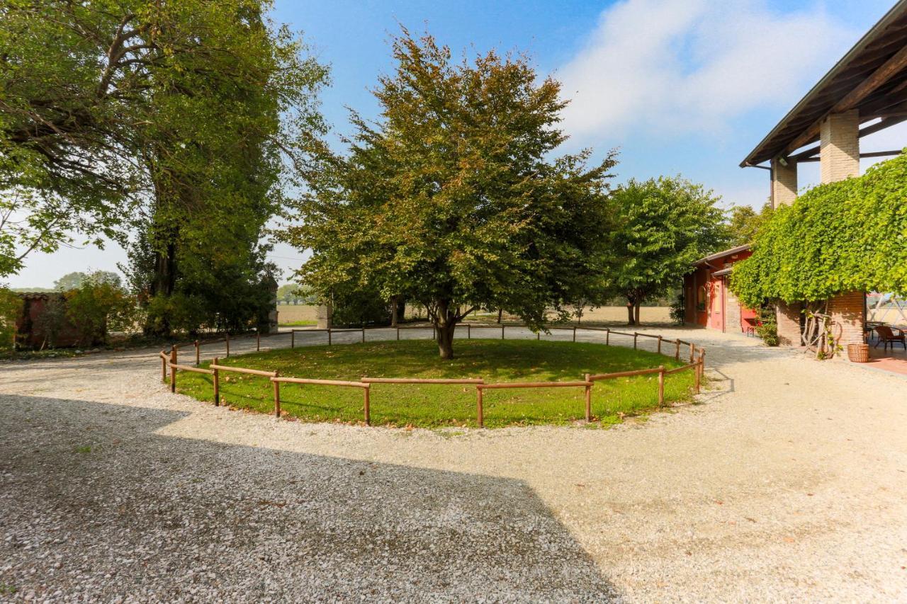 Agriturismo Le Corti Della Gualdana Voghera Exteriör bild