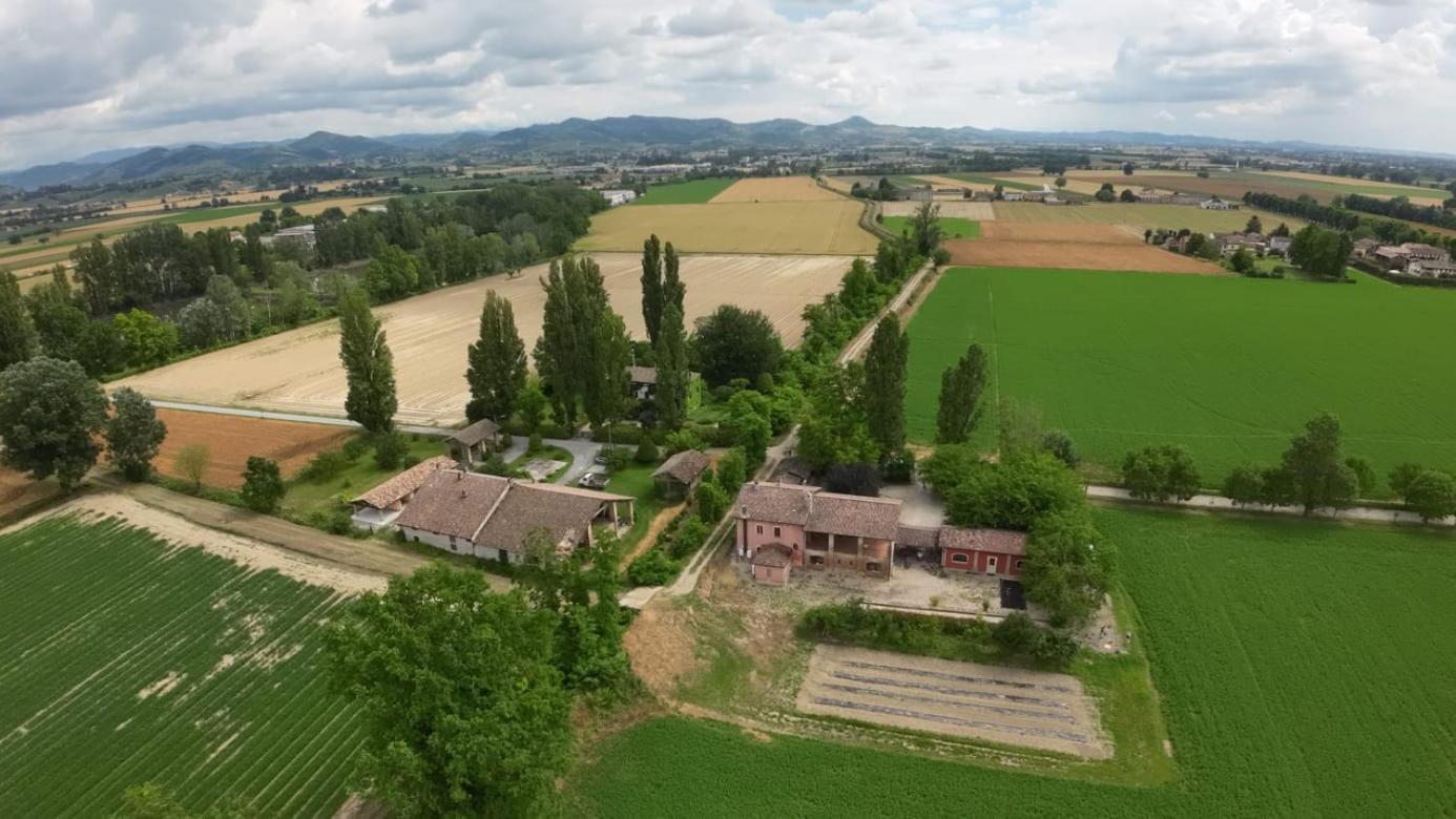 Agriturismo Le Corti Della Gualdana Voghera Exteriör bild
