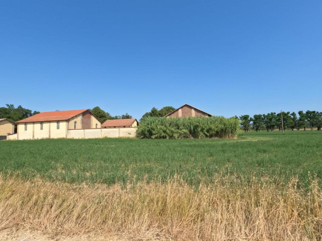 Agriturismo Le Corti Della Gualdana Voghera Exteriör bild